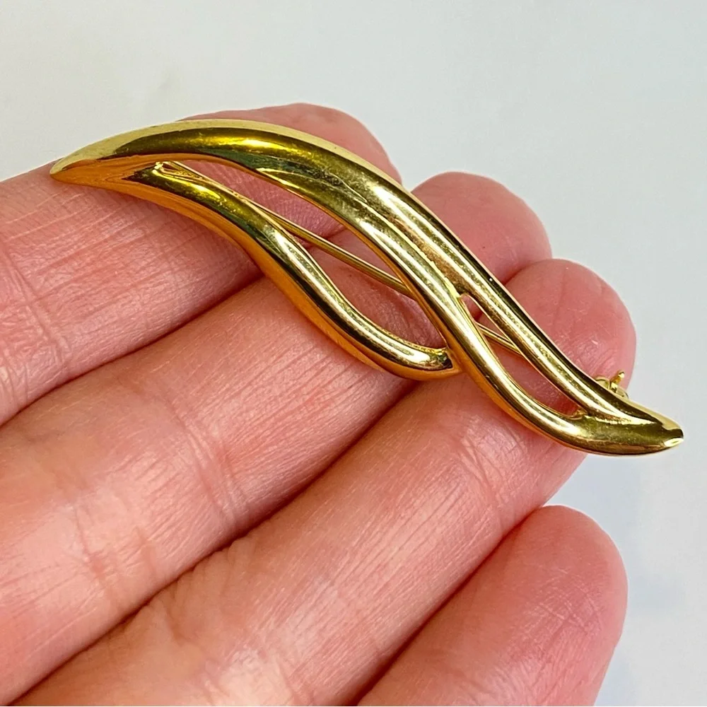 Monet Vintage Gold Tone Brooch Pin Modernist‎ Sculptural Abstract Wave Signed